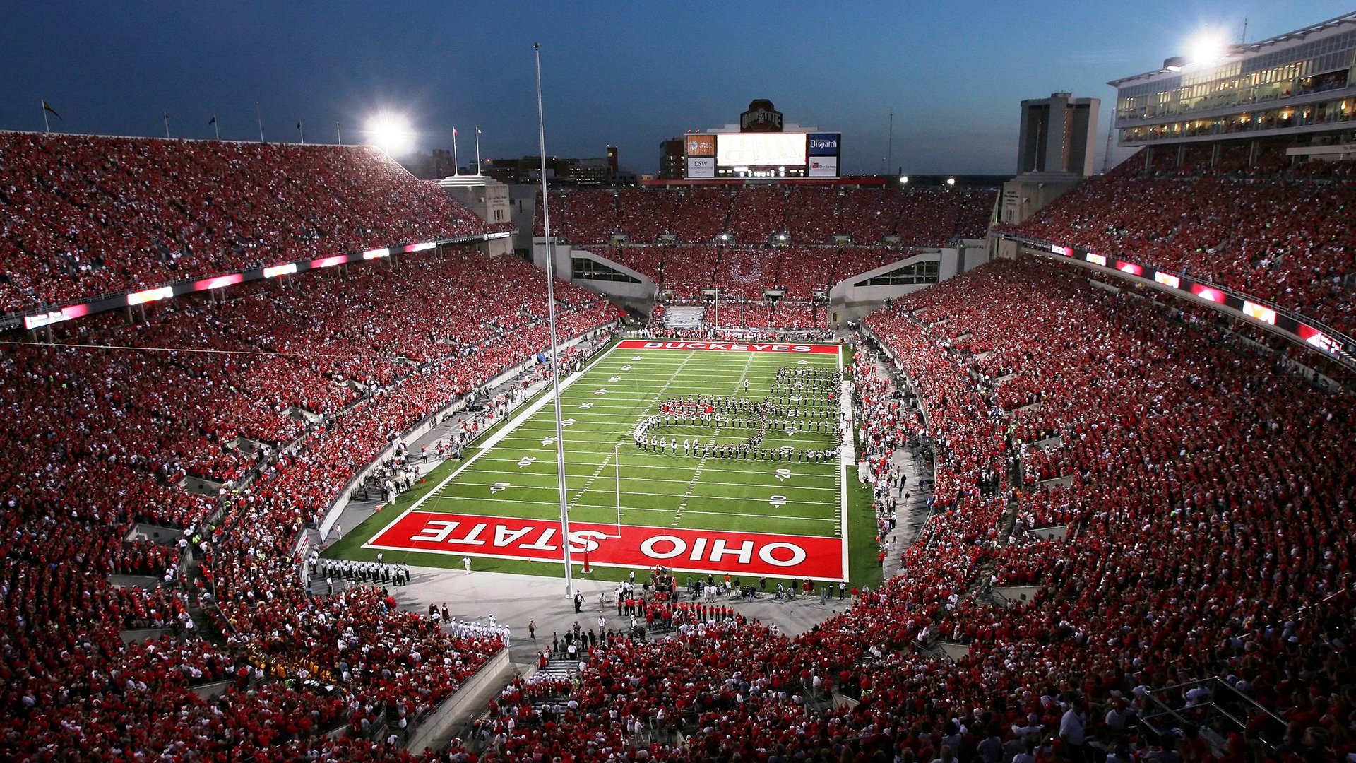 开云下载-英超争冠焦点战，哈兰德全面爆发，挪威神锋压制亚特兰大防线